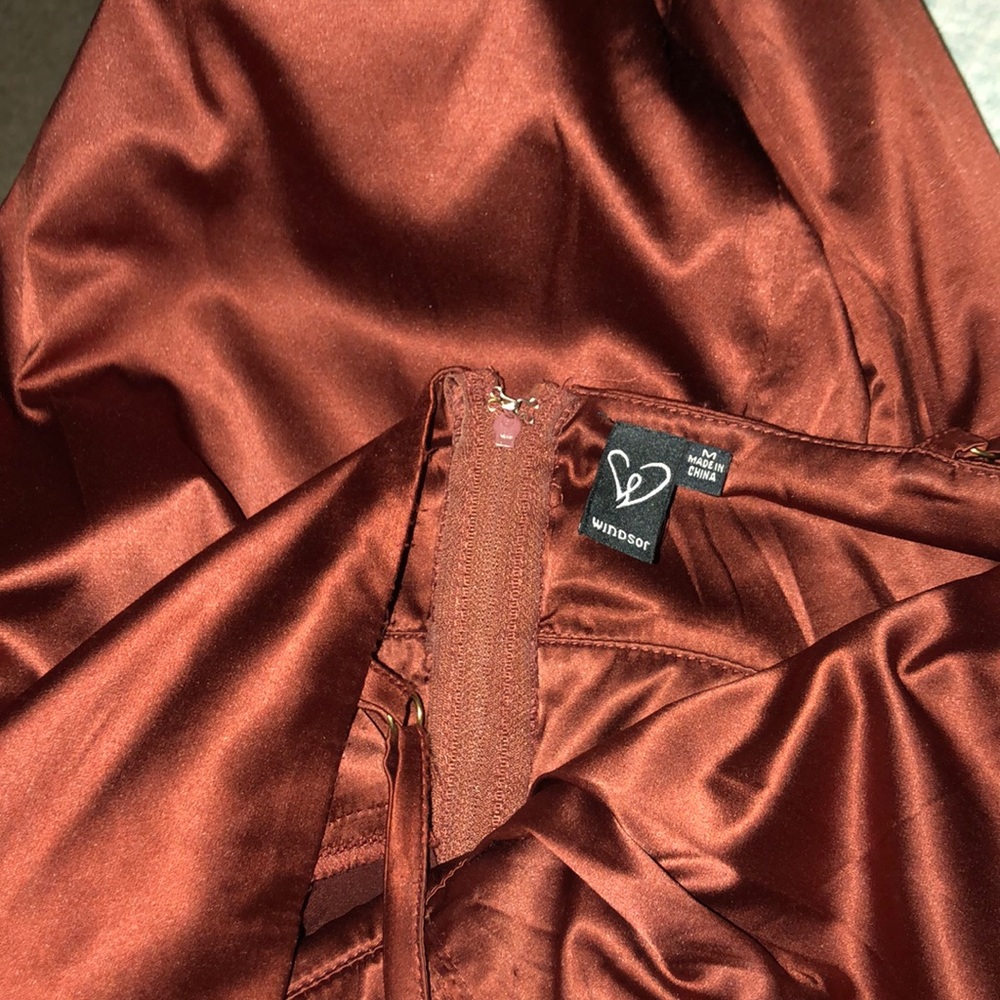Windsor Kehlani plunging formal satin dress - Picture 6 of 7